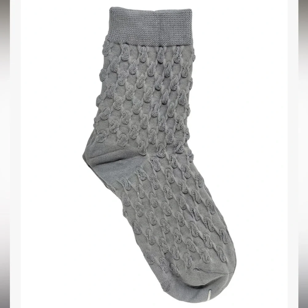 NWT Lida Bubble Texture Gray Crew Socks